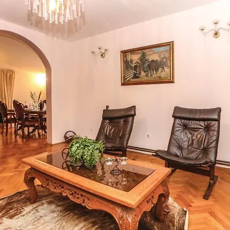 Cozy Lucy With Private Pool Appartamento *