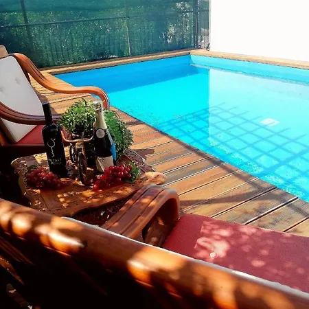 Cozy Lucy With Private Pool Appartamento *